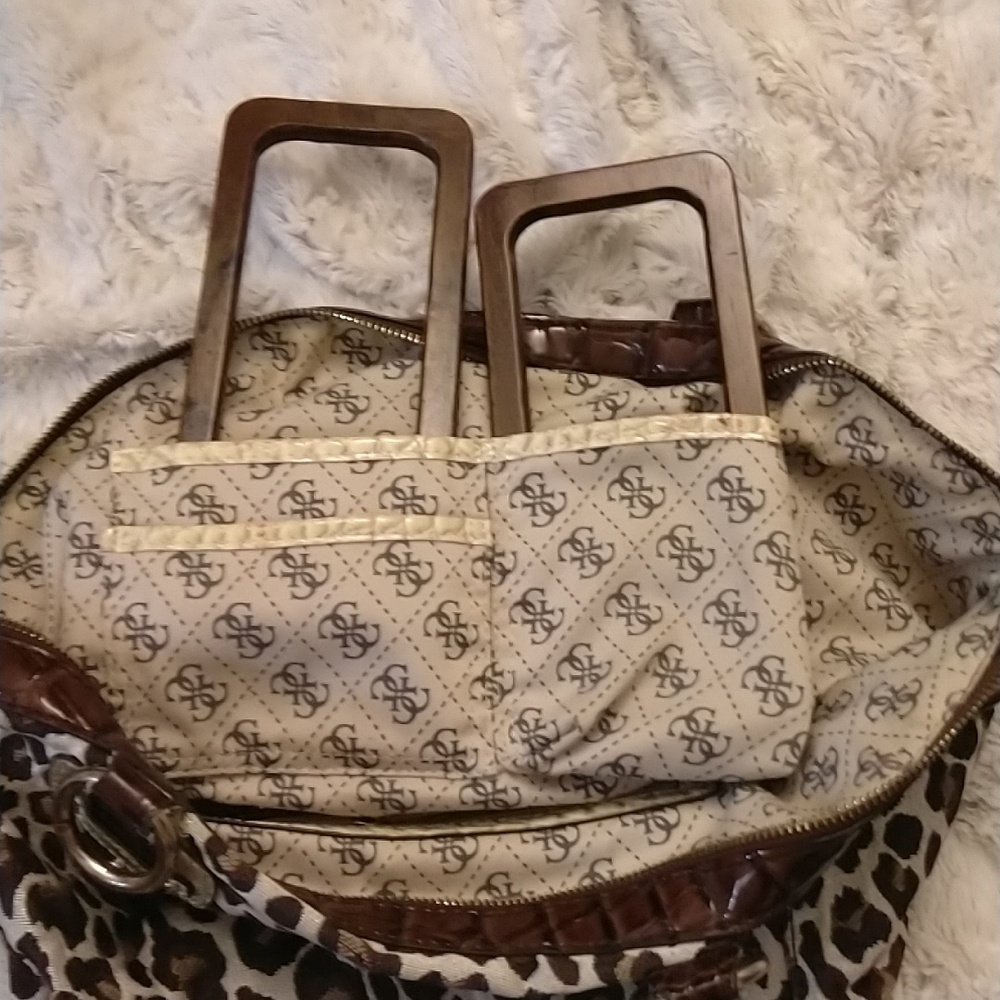 Guess handbag: Requires Handles to be attached (included) - Picture 9 of 10